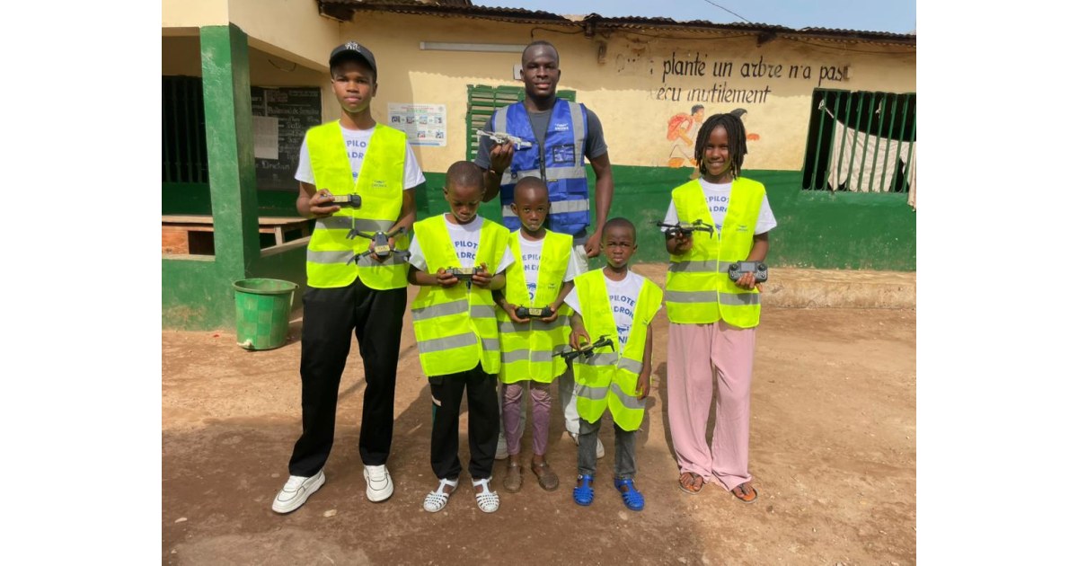 DRONIX Kids : une première historique à Conakry – 5 enfants formés et équipés de drones